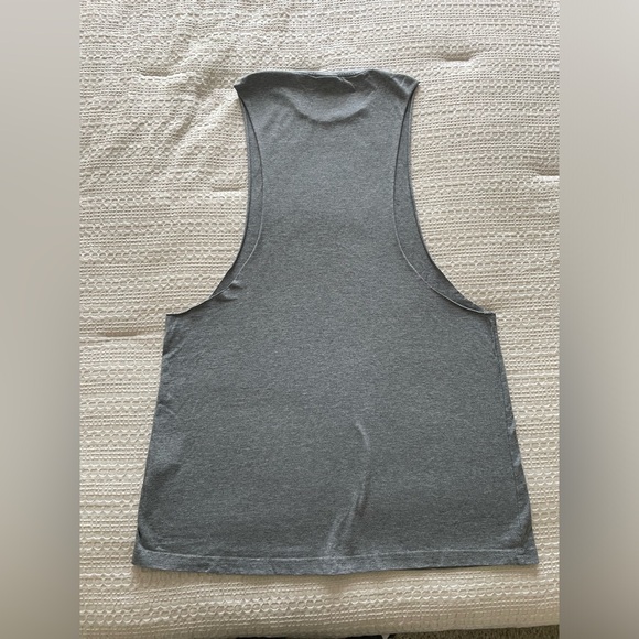 Gymshark stinger
Size medium 
color gray - Picture 3 of 3
